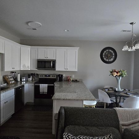 Gorgeous 3 Bedroom Home With Cable Tv In All Rooms & Free Wi-Fi Concord Eksteriør billede