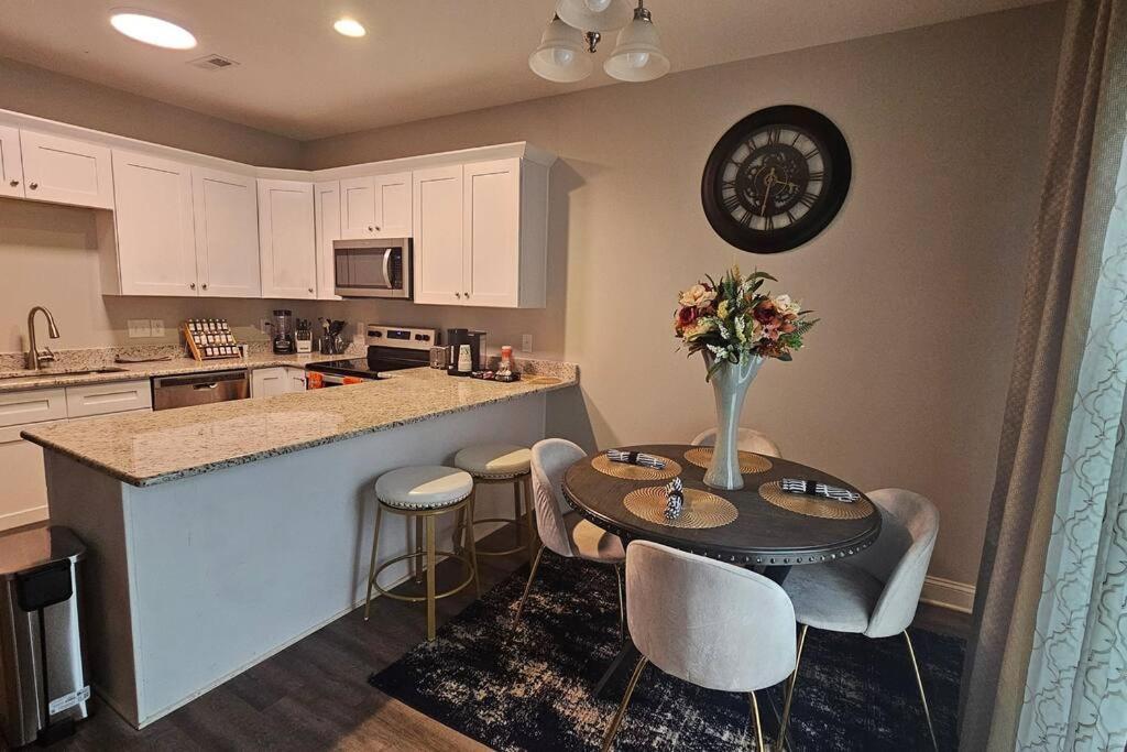 Gorgeous 3 Bedroom Home With Cable Tv In All Rooms & Free Wi-Fi Concord Eksteriør billede