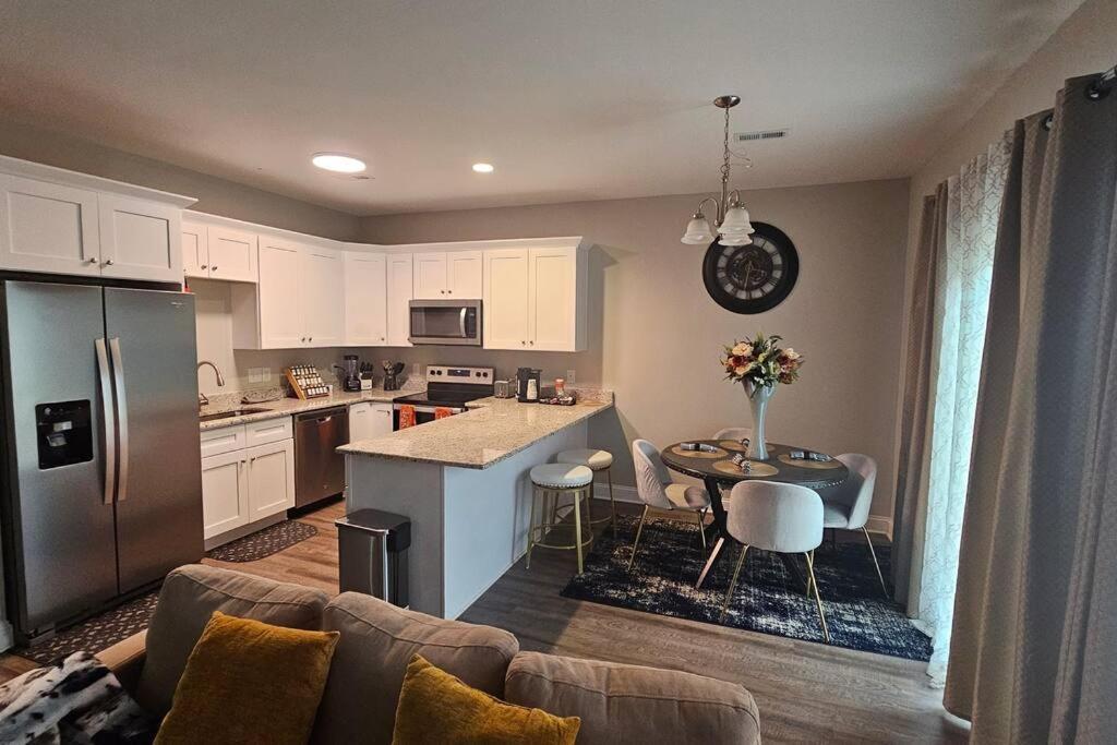 Gorgeous 3 Bedroom Home With Cable Tv In All Rooms & Free Wi-Fi Concord Eksteriør billede