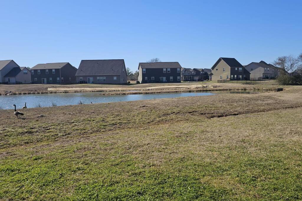 Gorgeous 3 Bedroom Home With Cable Tv In All Rooms & Free Wi-Fi Concord Eksteriør billede